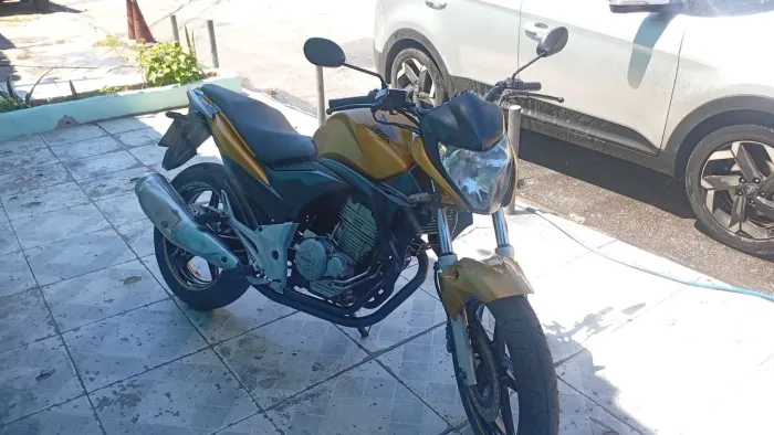 MotoCB 300 $10.200