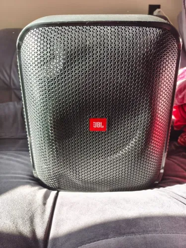 JBL party box com microfones