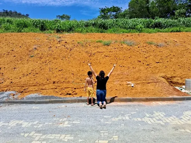 Terreno em rua estratégica