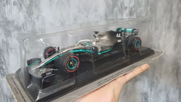 Miniatura F1 Lewis Hamilton 1:24 Campeão 2019 Mercedes LIMITADA