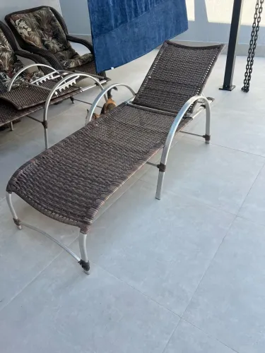 Cadeira espreguiçadeira para  piscina 