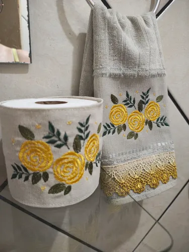 Toalha lavabo bordada com porta papel higiênico 