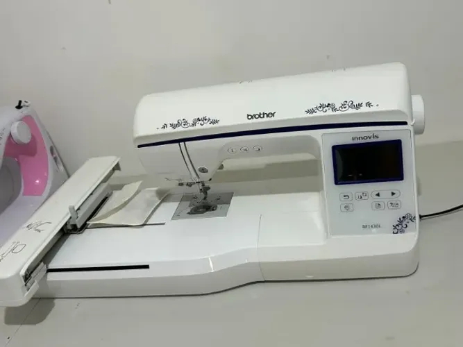 Máquina bordadeira Brother-1430