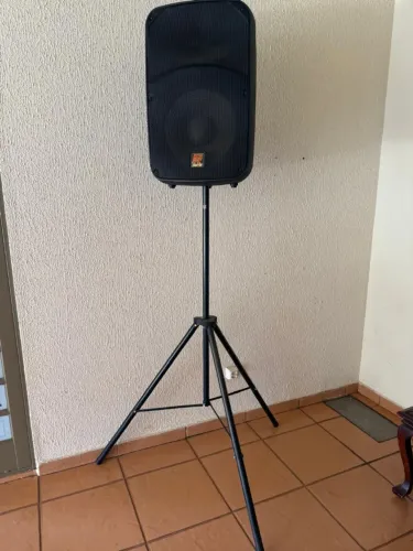 CAIXA DE SOM PROFISSIONAL STANER COM TRIPÉ