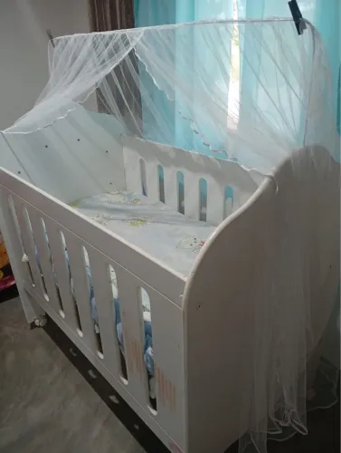 Berço semi novo 