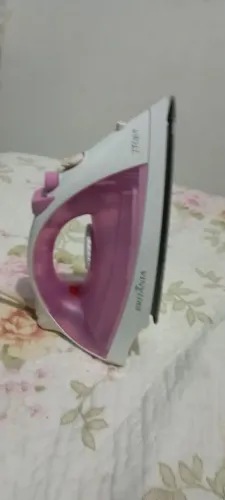 Ferro de passa roupa