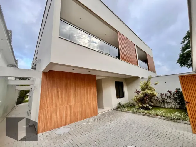 Casa de condomínio em Barra da Tijuca