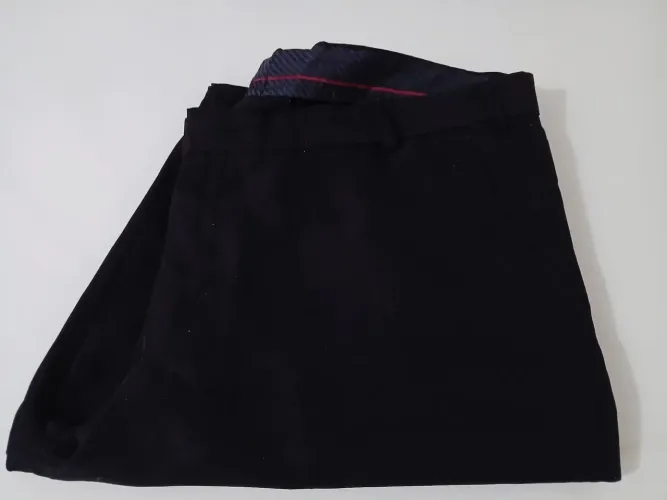 Vendo essa calça Social Masculina  veste num 44 em boas condições cor preta 