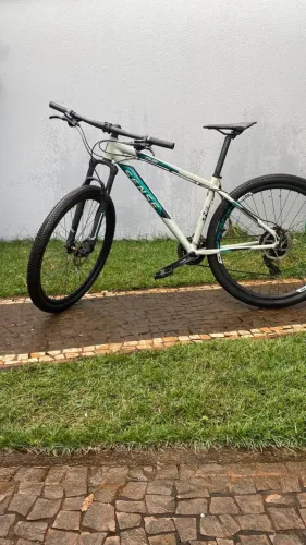Bike Aro 29 com Freio Hidráulico 