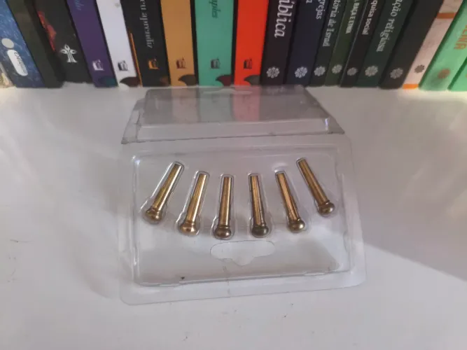 Pinos para violão em metal 