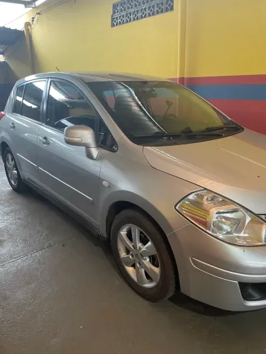 Nissan Tiida S 1.8/1.8 Flex 16V Mec. 2012