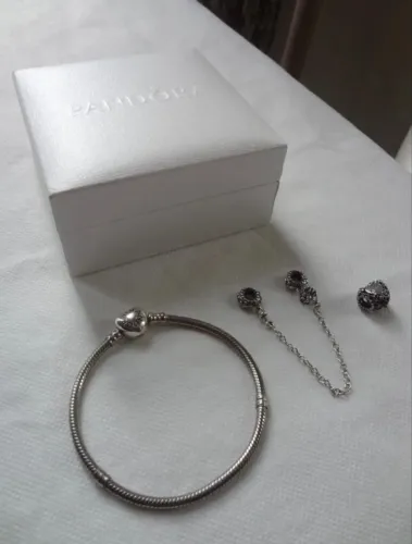 Kit pulseira pandora rígida com fecho de coração