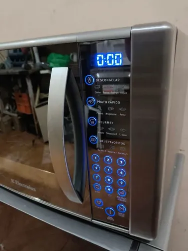 ELECTROLUX 30L INOX CONSERVADO FUNCIONANDO PERFEITAMENTE