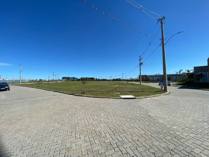 Terreno de esquina à venda no Riviera Condomínio Clube, Laranjal, Pelotas, RS, 338 m², em