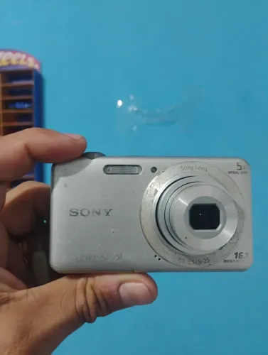 Camera digital cyber-shot 16.1 mp w710 sony