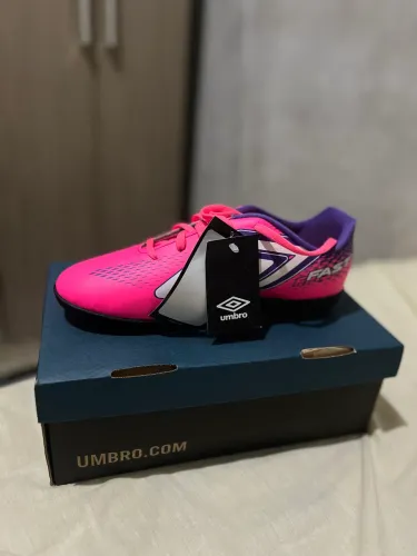 Chuteira Umbro Society Tam. 40 Totalmente Nova