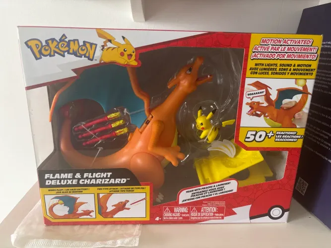 Pokémon Charizard & Pikachu Lacrado Original