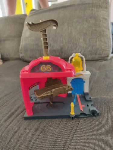 Pista Hotwheels - kit hamburger+bombeiro+delegacia 