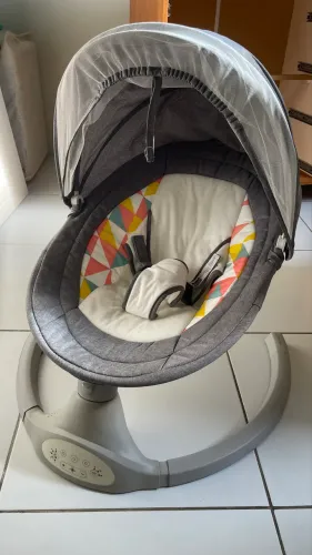 VENDO CADEIRA DE BALANÇO ELÉTRICA BEBÊ R$400