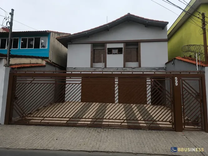 Casa para venda e locação, 300m² com 3 quartos sendo 1 suíte, 3 salas, 5 vagas, Vila Valpa