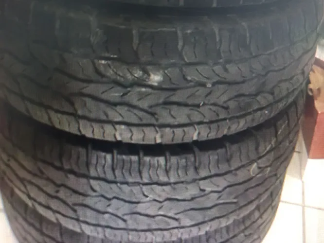 vendo 2 pneus DUNLOP  265/60/18