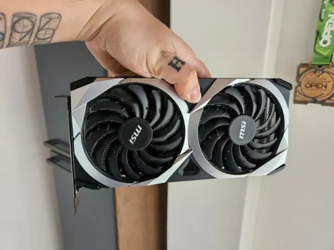 Placa de Vídeo AMD RX 6600 XT da MSI