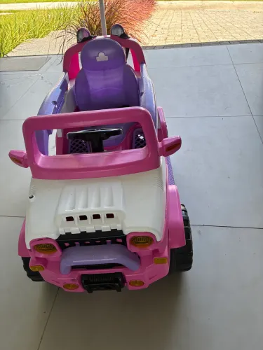 Carro de brinquedo 
