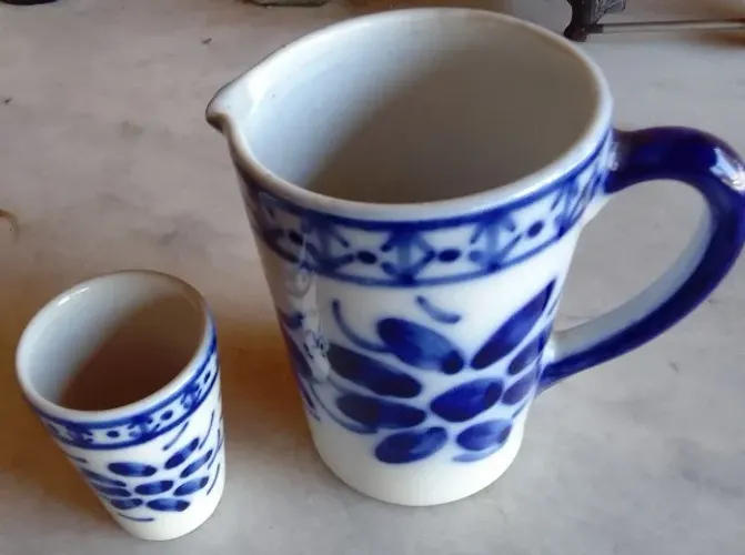 Jarra leiteira e copo Porcelana Azul Colonial Monte Sião*