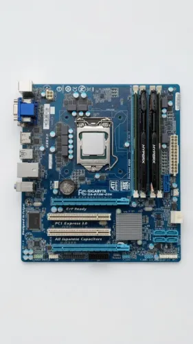 laca Mãe Gigabyte GA-B75M-D3H + Processador i7 3770 + Memórias ddr3 (não as das fotos)
