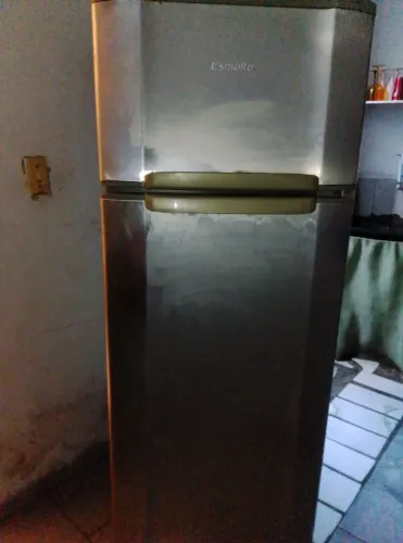 Geladeira Esmaltec