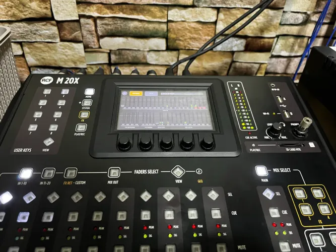 MESA DE SOM DIGITAL - RCF M20X 