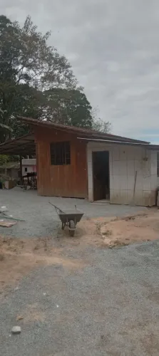 Alugo casa