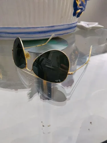 Óculos Rayban original aviador dourado sem marcas de uso , na loja está 1200