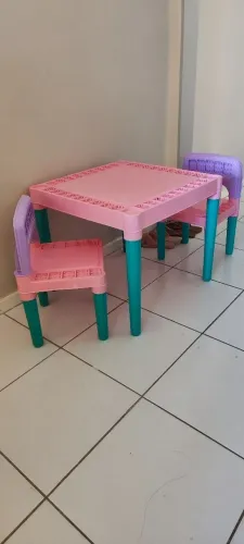 Mesa infantil com 2 cadeiras
