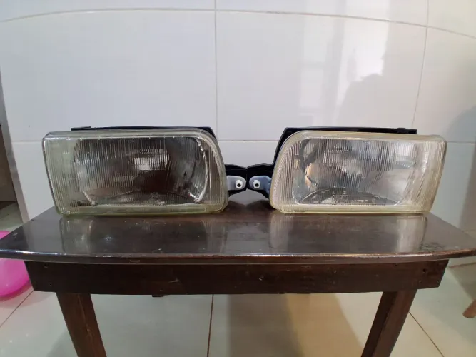 Par faróis gol,parati,saveiro voyage quadrado Arteb H4 (Chineizinho)