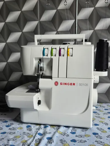 Máquina de Costura Overloque SINGER S0105