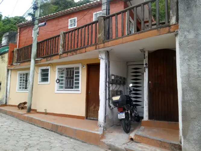 ALUGO LINDA CASA DE 2 QUARTOS