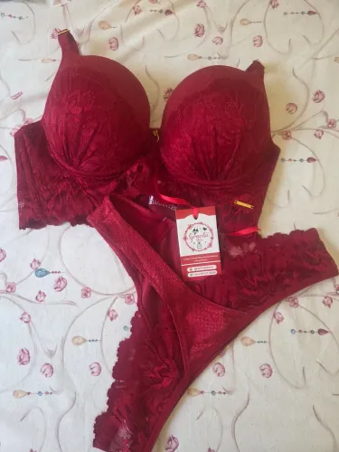Conjunto Calcinha fio dental e Sutiã em renda
