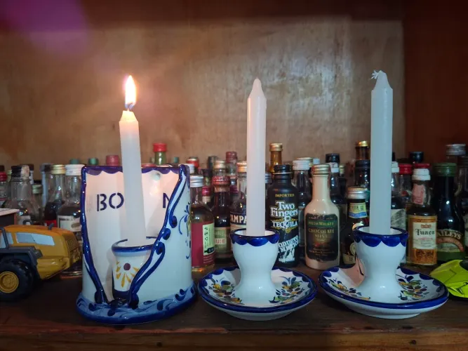 Lindo Conjunto de 3 Castiçais em Faiança Portuguesa FAIREAL - Anos 70 Fabricante