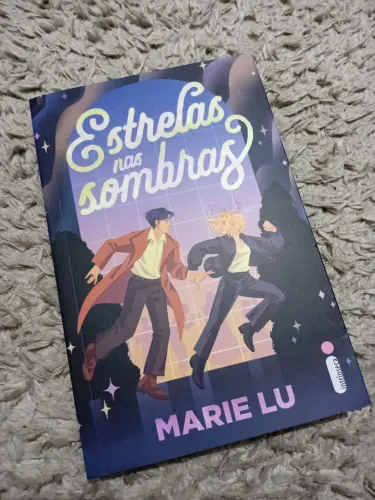 Estrelas nas Sombras