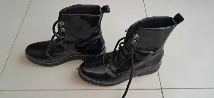 Bota Feminina de Vinil
