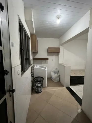 Alugo casa 4 quartos