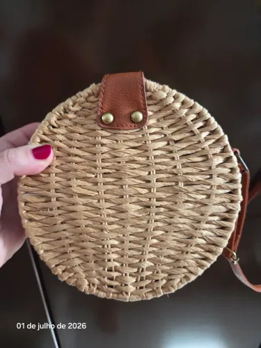 Bolsa de palha redonda com alça longa