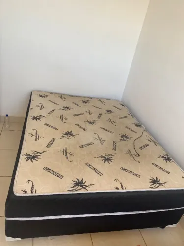 Cama box.