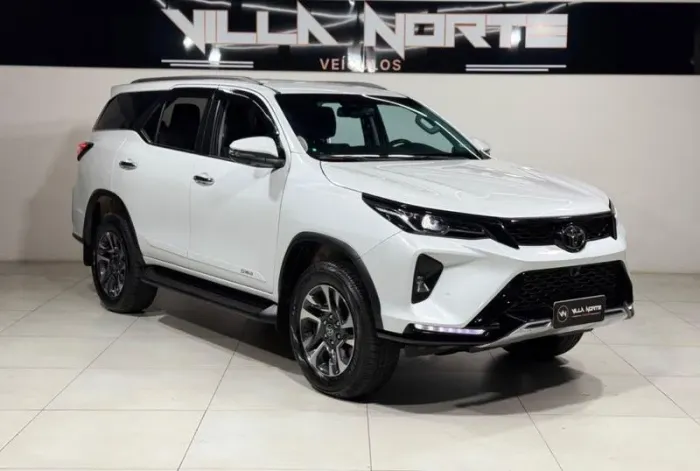 Toyota Hilux CD SRX 4X4 2.8 TDI 16V Diesel Aut. 2025