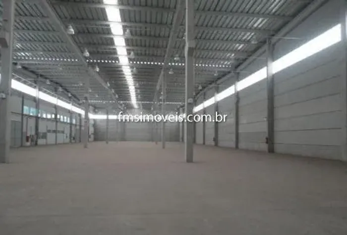 Alugue agora um amplo galpão comercial no Iporanga, Sorocaba-SP 900,34 m² de área!
