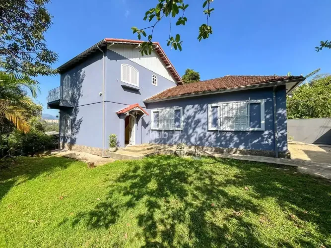 Casa para venda com 4 quartos, 800m² - Quitandinha - Petrópolis/RJ