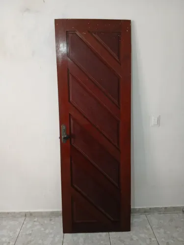 Porta jatoba empenada