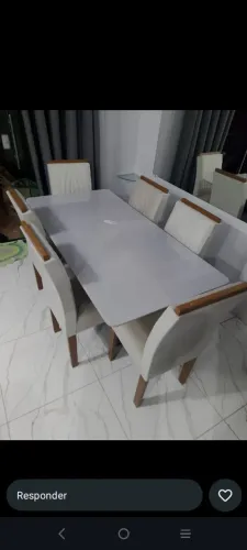 Mesa de jantar 6 cadeiras, com tampo de vidro. Moderna e Elegante!