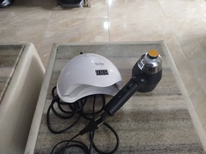 Pedicuro e secador de unhas